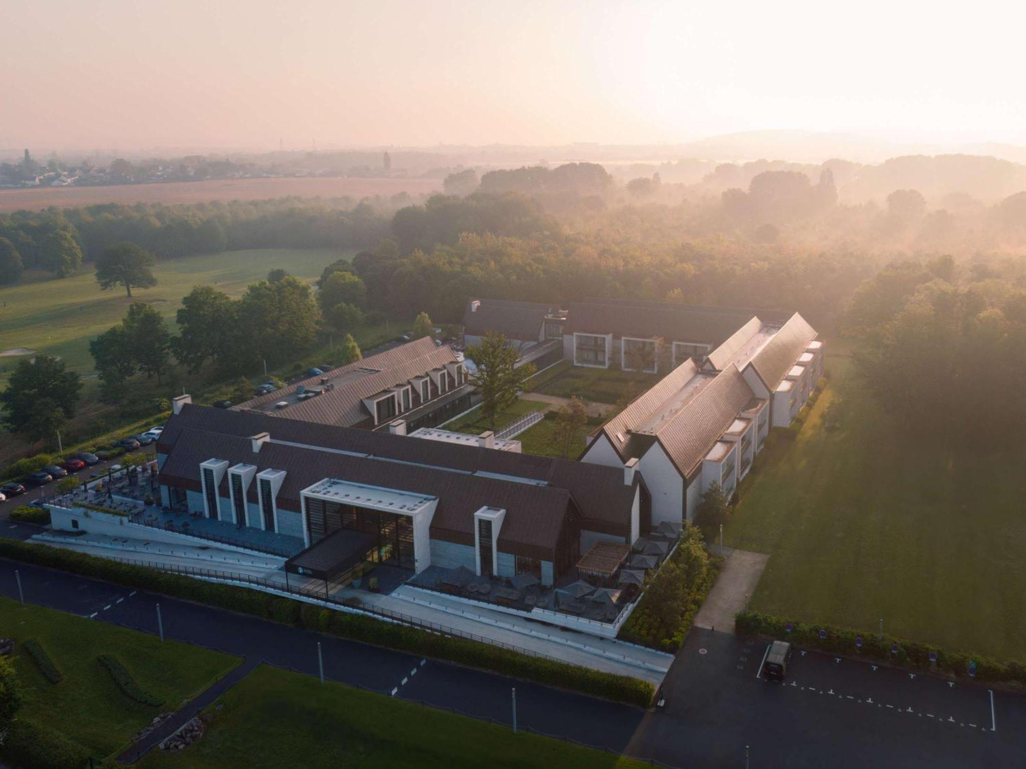 Le Domaine Des Vanneaux Golf Et Spa Mgallery Л'Иль-Адам Экстерьер фото